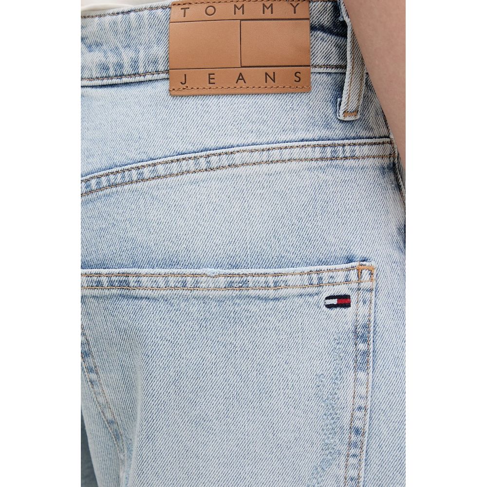 Jeans Tommy Hilfiger pour femmes, coupe mom en coton recyclé bleu clair, style décontracté et tendance.