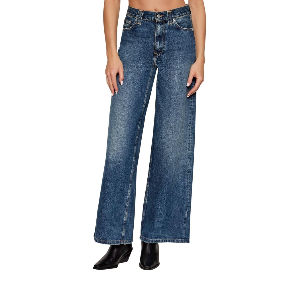 Jeans Tommy Hilfiger en coton recyclé bleu, coupe décontractée, visibles avec détails de couture et poches avant.