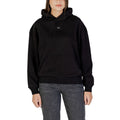 Sweat à capuche en coton noir de la marque Calvin Klein Jeans, avec logo discret sur la poitrine.