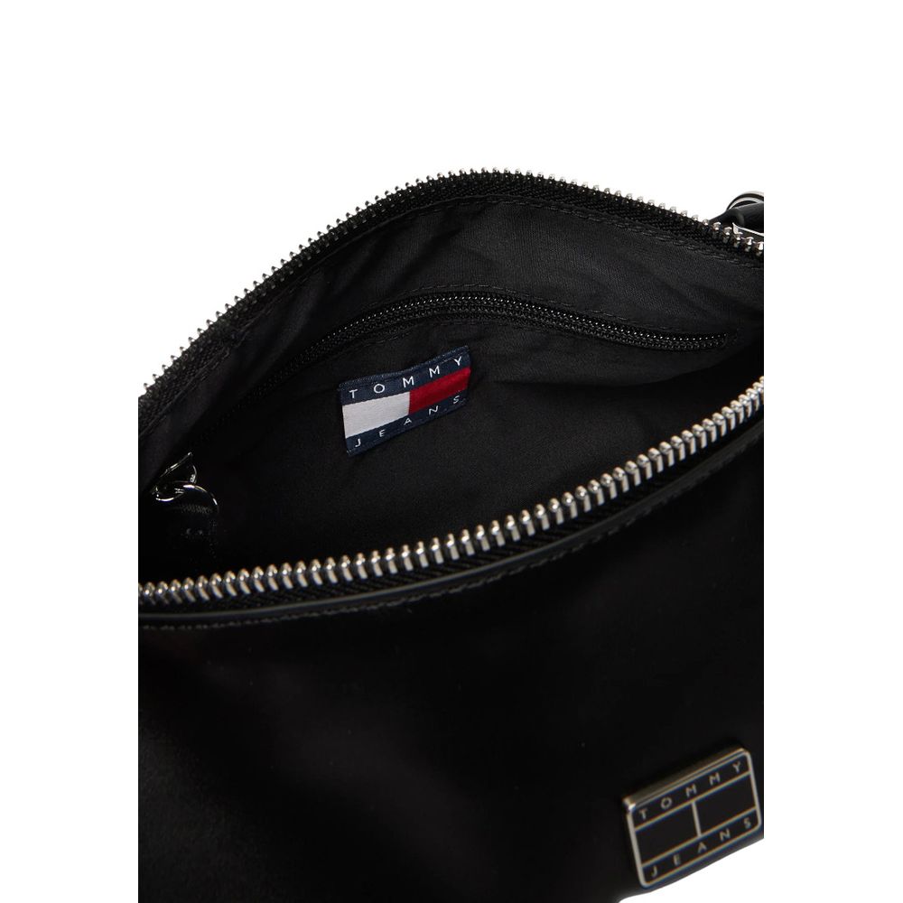Sac à main en cuir artificiel noir Tommy Hilfiger Jeans, format moyen avec poches et détails élégants.