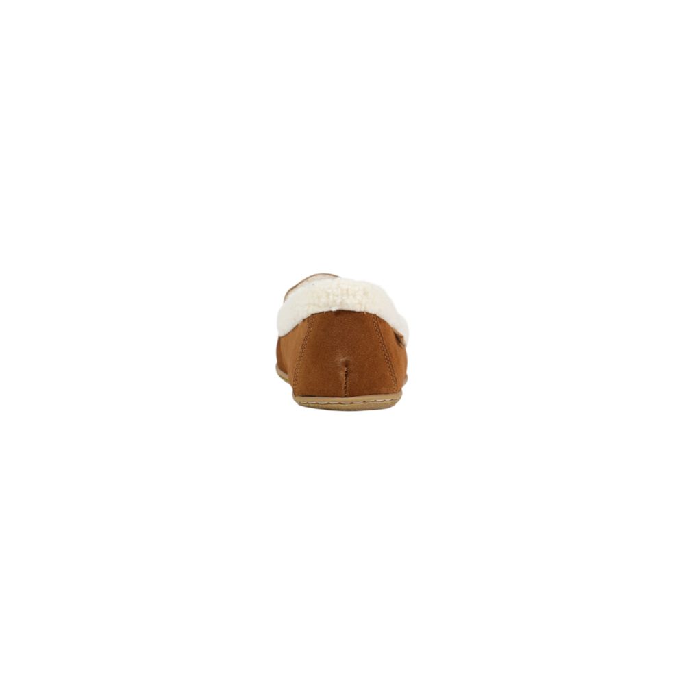 Pantoufles en cuir suédé marron Ralph Lauren, confortables et élégantes, avec détails en laine pour un style chic et décontracté.
