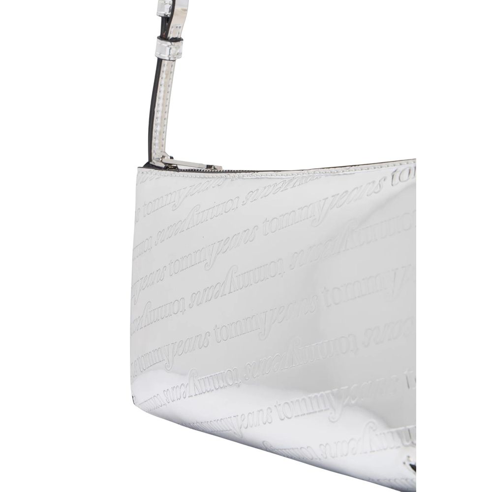 Sac à main Tommy Hilfiger Jeans en polyéthylène argenté, avec design tendance, visible en détail dans l'image.