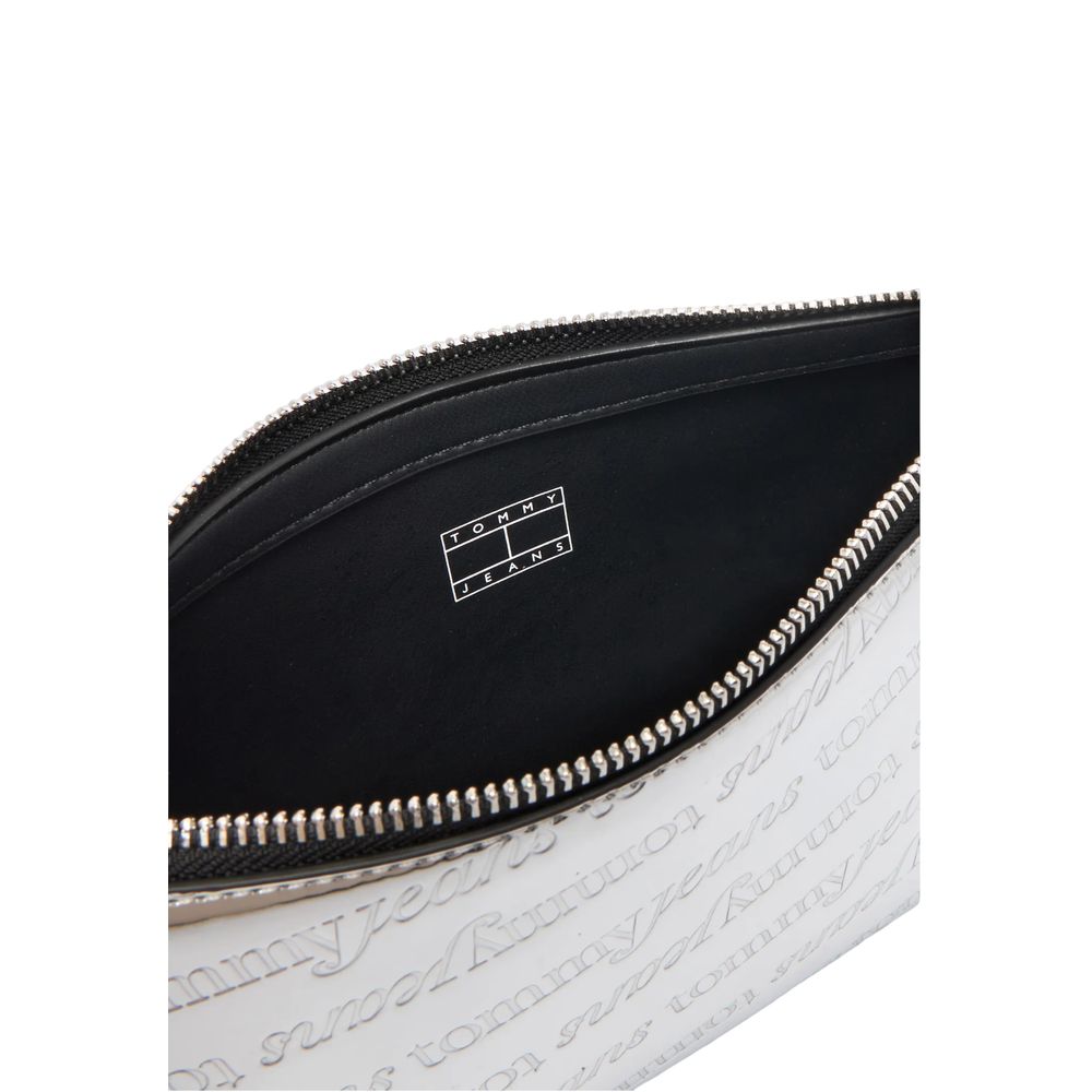 Sac à main Tommy Hilfiger Jeans en polyester argenté avec poches en polyethylene, mode élégante et moderne.