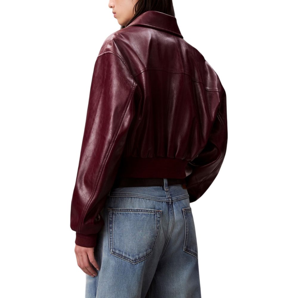 Veste en cuir synthétique bordeaux de Calvin Klein Jeans, style décontracté avec détails en polyester.