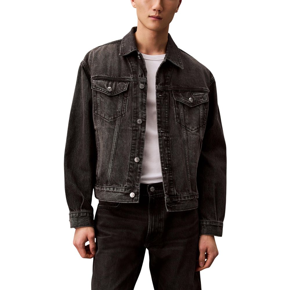 Veste en denim noir Calvin Klein Jeans en coton avec coupe classique, visible avec détails de couture et boutons métalliques.