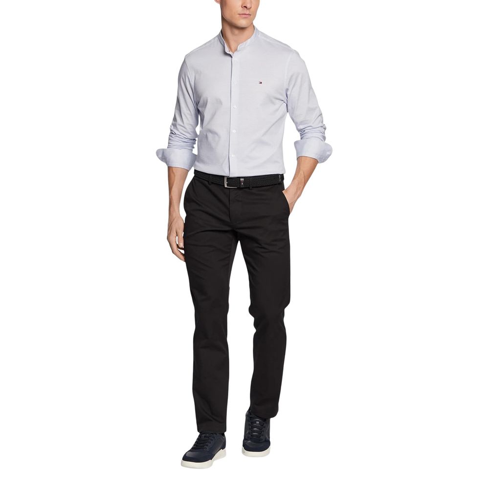 Pantalon décontracté en coton recyclé noir de Tommy Hilfiger, style casual avec coupe confortable pour hommes.