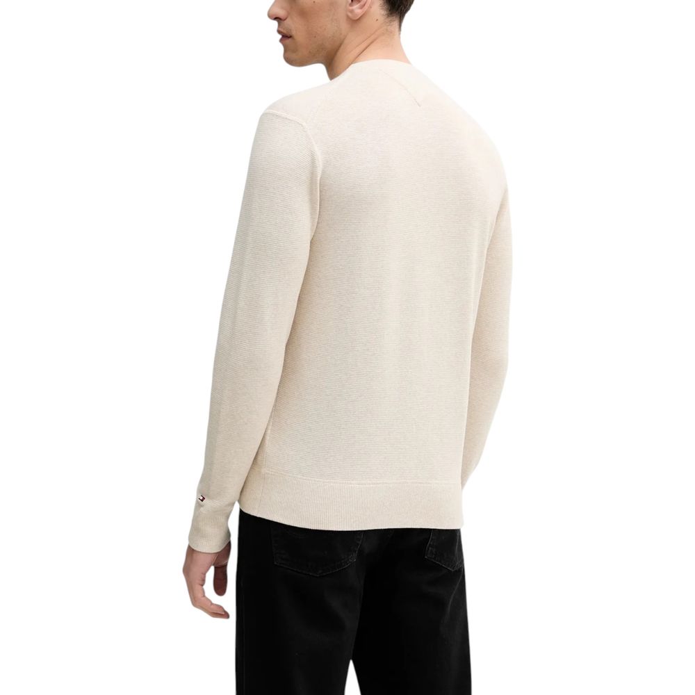 Sweat-shirt beige en coton biologique de Tommy Hilfiger, à col rond et manches longues, décontracté et élégant.