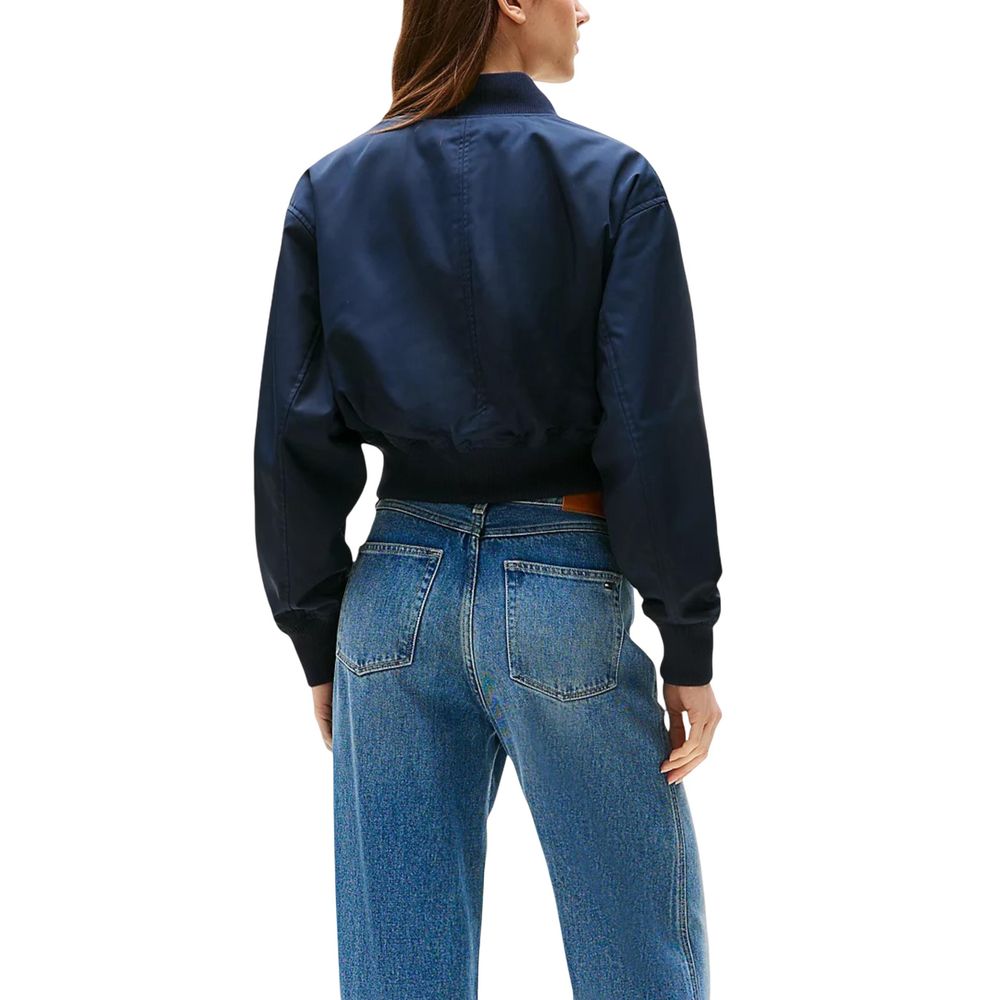Veste bomber en polyester recyclé bleu de Tommy Hilfiger, vue de face avec fermeture éclair et col côtelé.