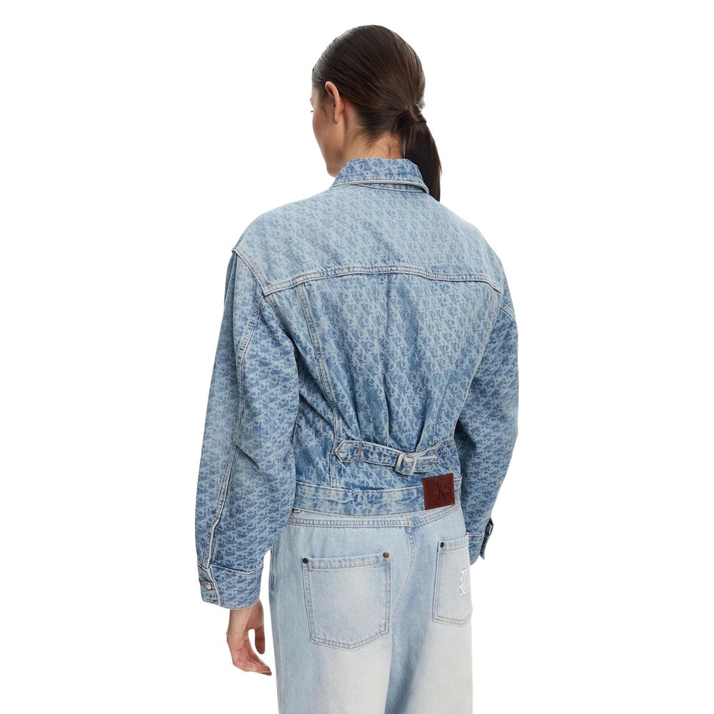 Veste en denim coton bleu clair de Calvin Klein Jeans, coupe classique, avec boutons en métal et poches avant.