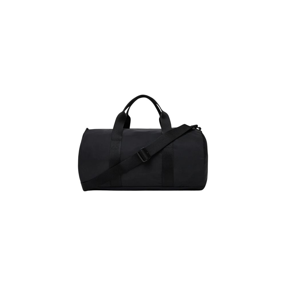 Sac de sport Calvin Klein en polyester recyclé noir, avec poignées et fermeture éclair visible.