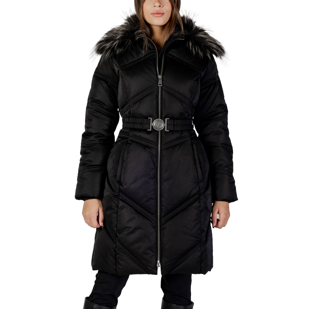 Manteau en coton noir de la marque Guess, vue de face avec col et boutons apparents, pour un style élégant et décontracté.