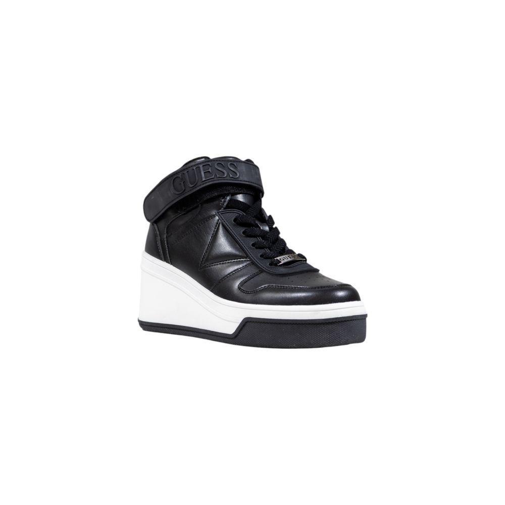 Chaussures Guess noires en polyethylene avec plateforme, baskets tendance pour un style urbain et moderne.