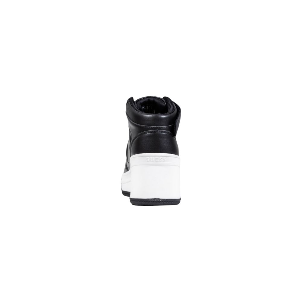 Sneakers plateforme en polyéthylène noir de Guess, chaussures tendance avec semelle épaisse et design moderne.