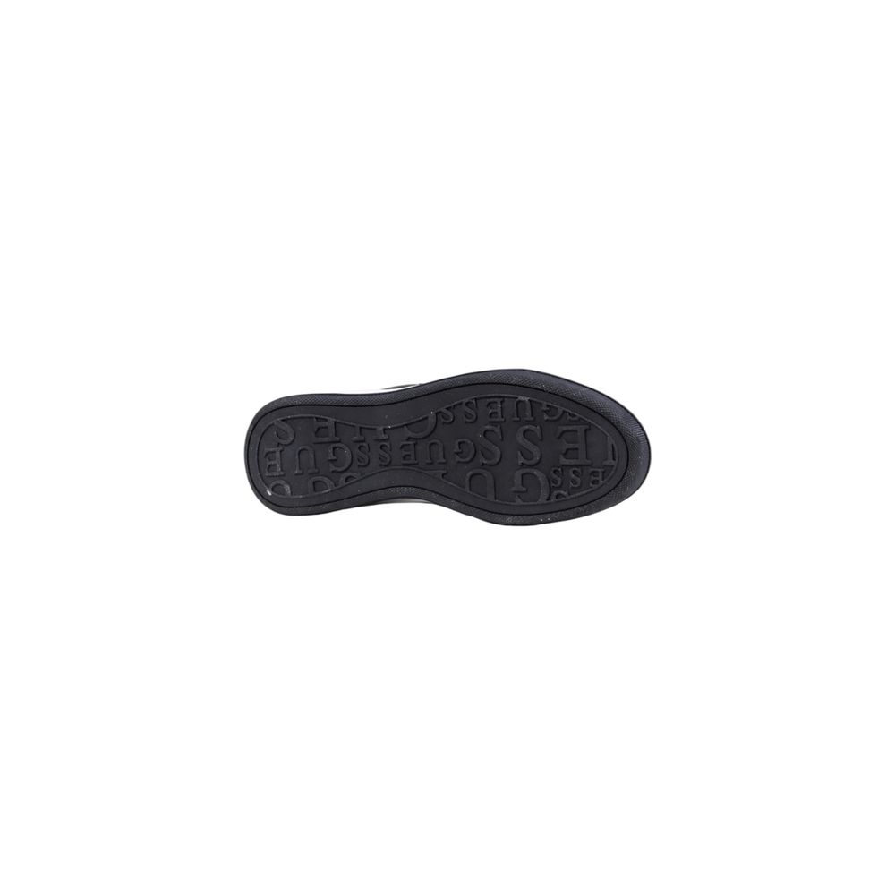 Chaussures Guess noires en polyéthylène avec plateforme, sneakers tendance, vue de face montrant le design moderne.