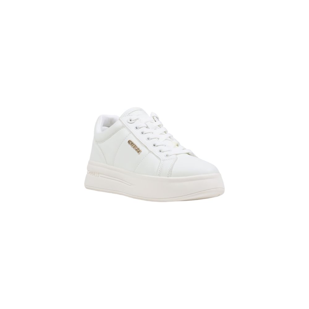 Chaussures Guess blanches en polyéthylène avec plateforme, sneakers tendance pour un style décontracté et moderne.