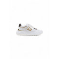 Chaussures sneakers chunky en polyethylene blanc de la marque Guess, vue de face.