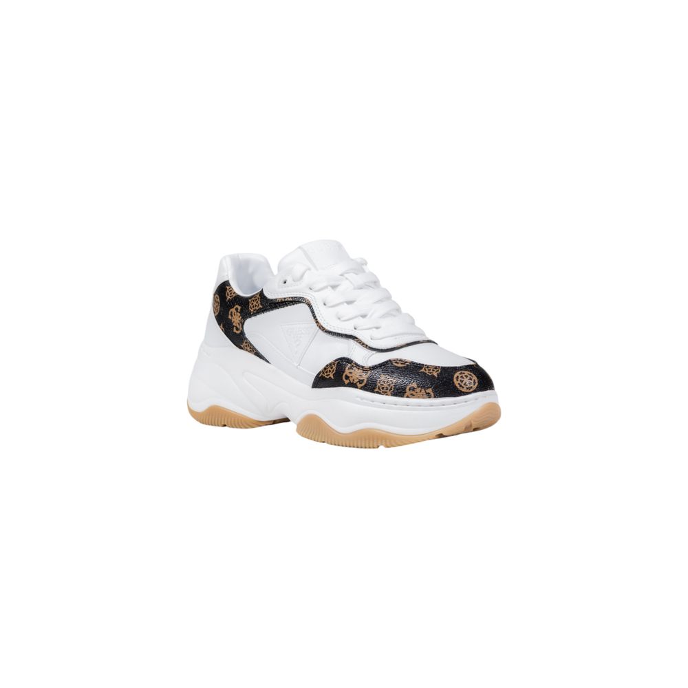 Chaussures Guess blanches en polyethylene chunky, sneakers tendance avec semelle épaisse et design moderne.