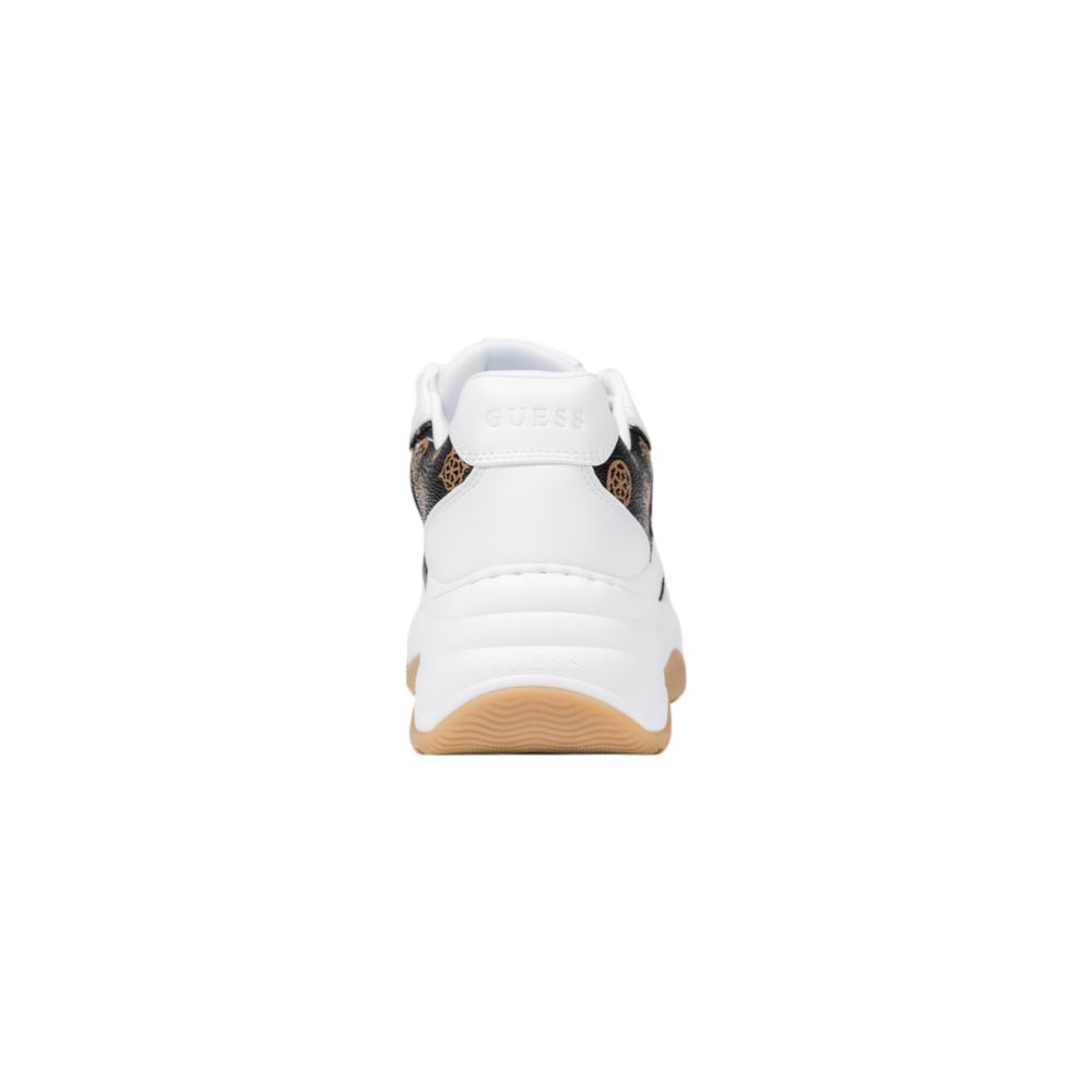 Chaussures Guess blanches en polyéthylène, baskets chunky avec semelle épaisse, style moderne et tendance.