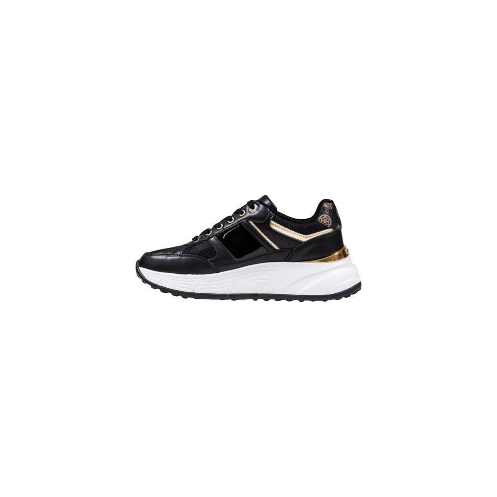 Baskets chunky en polyéthylène noir de la marque Guess, vue de face avec semelles épaisses et design moderne.