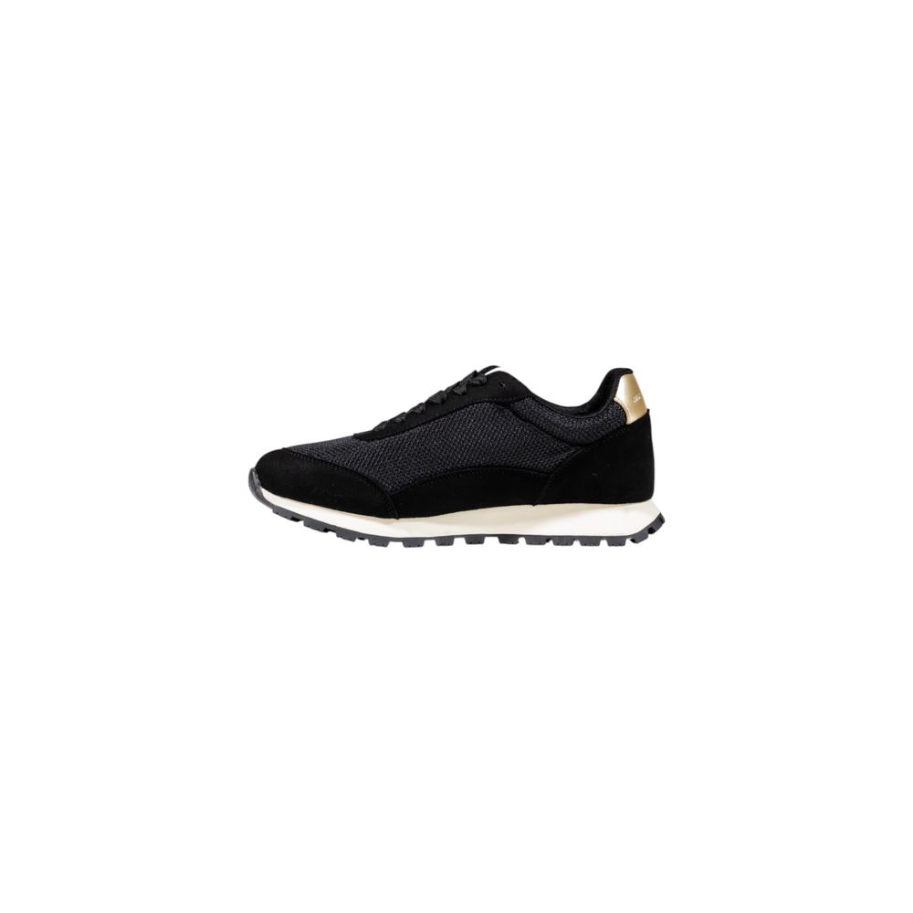 Sneakers de sport bicolores en polyester Armani Exchange, style athlétique, visibles avec détails de conception modernes.