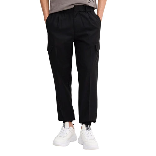 Pantalon décontracté en polyester noir Armani Exchange, style casual, vue de face avec détails de coupe.