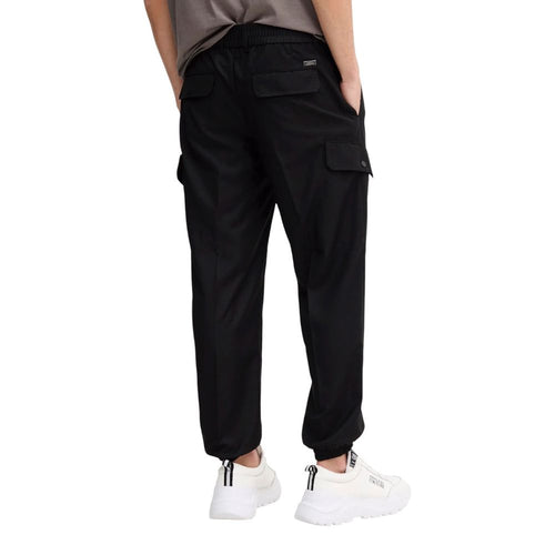 Pantalon décontracté en polyester noir de la marque Armani Exchange, vue de face, pour homme ou femme.
