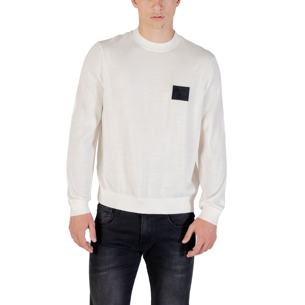 Sweat-shirt blanc Armani Exchange en marabou avec logo, douceur visible et coupe décontractée.