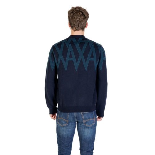 Sweat-shirt noir Armani Exchange en marabout avec logo brodé, porteur décontracté et confortable pour le quotidien.