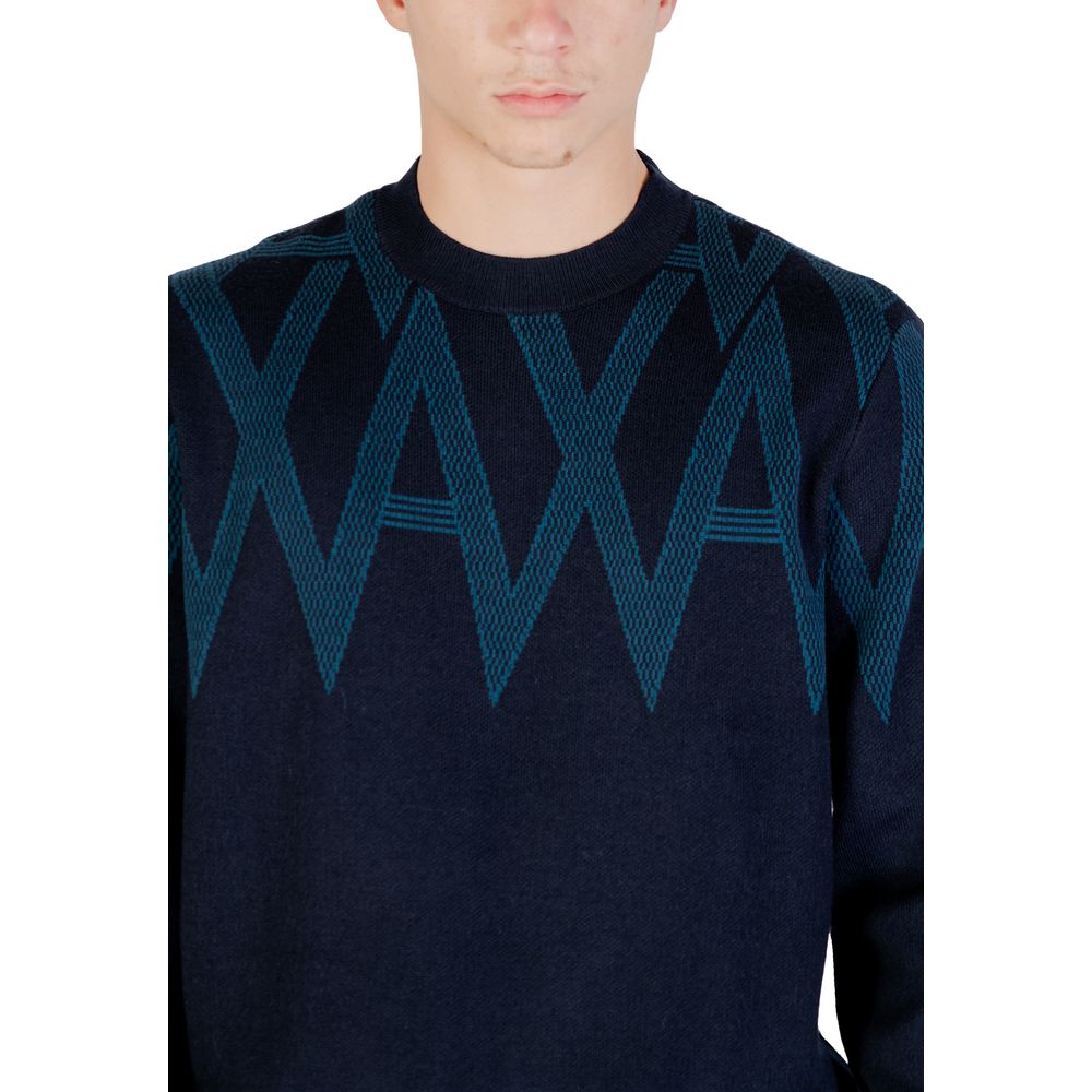 Sweatshirt noire en marabout de la marque Armani Exchange, vêtement décontracté avec détails de texture douce.
