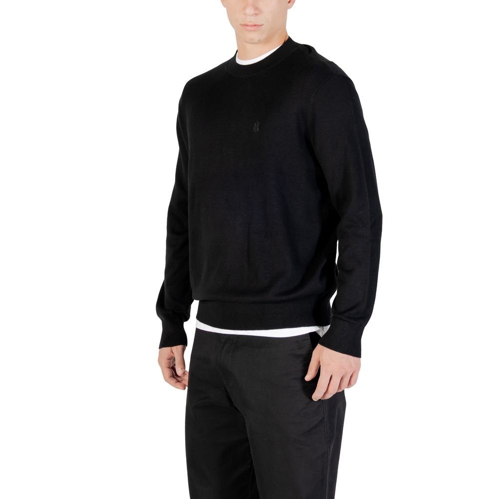 Sweatshirt noire en viscose de la marque Armani Exchange, vue de face, avec col rond et manches longues.