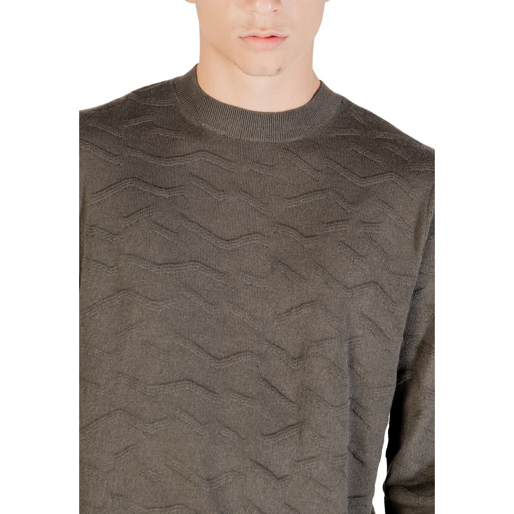 Sweat-shirt vert Armani Exchange en marabou avec logo sur la poitrine, style décontracté et confortable.