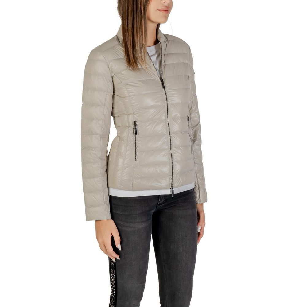 Manteau beige en polyamide de la marque Armani Exchange, coupe élégante et tissu léger, visible sur l'image.