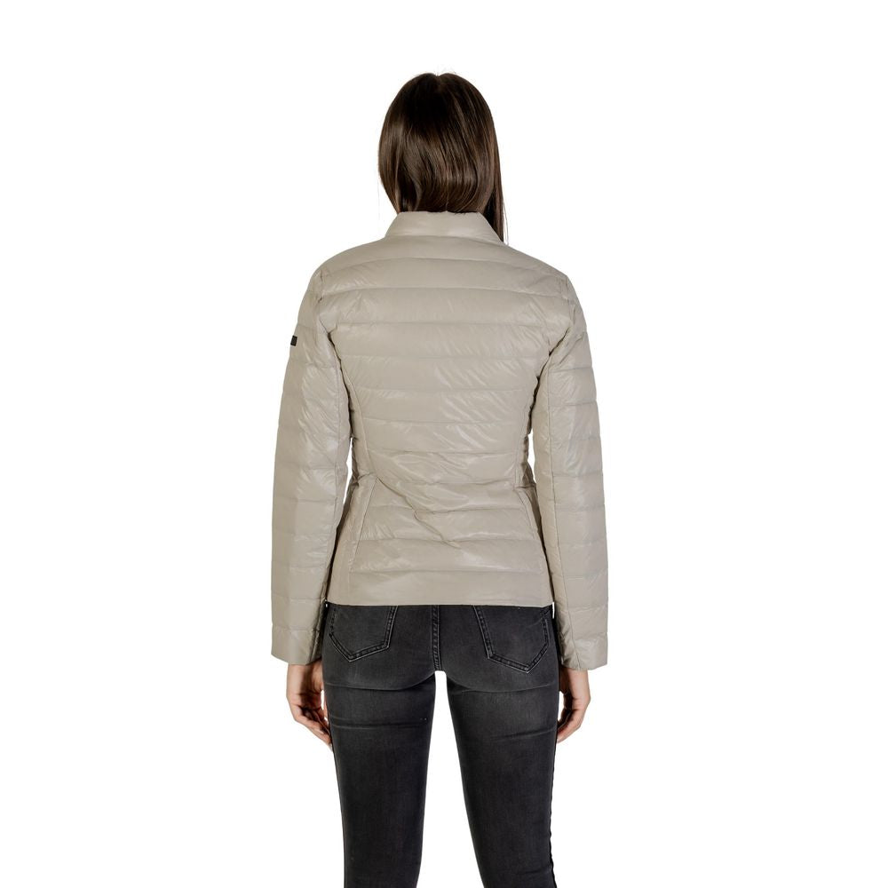 Manteau beige en polyamide de la marque Armani Exchange, vue de face avec col et boutons visibles.
