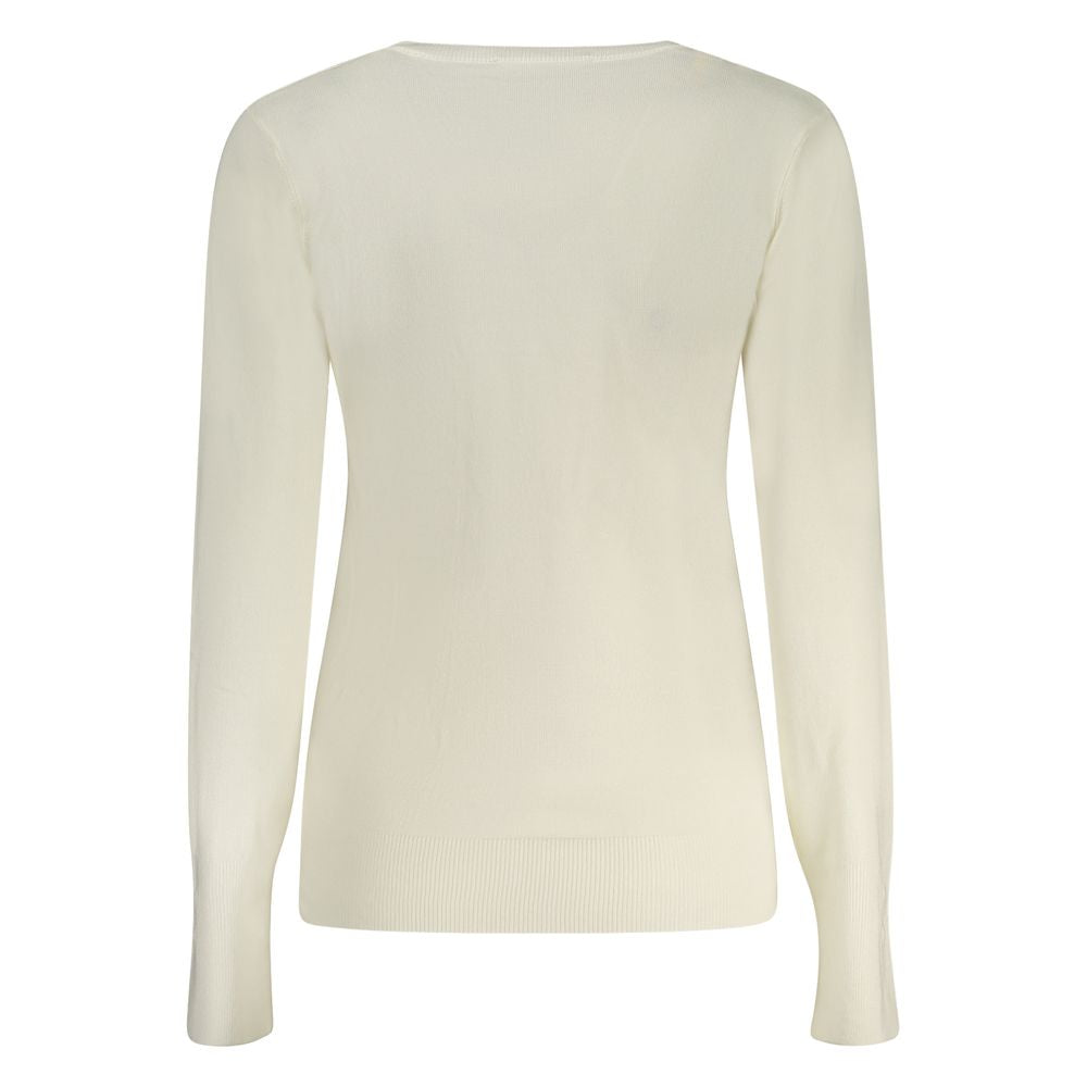 Pull en viscose blanc pour femmes Guess Jeans, sweater décontracté avec col rond et manches longues, tissu doux et confortable.