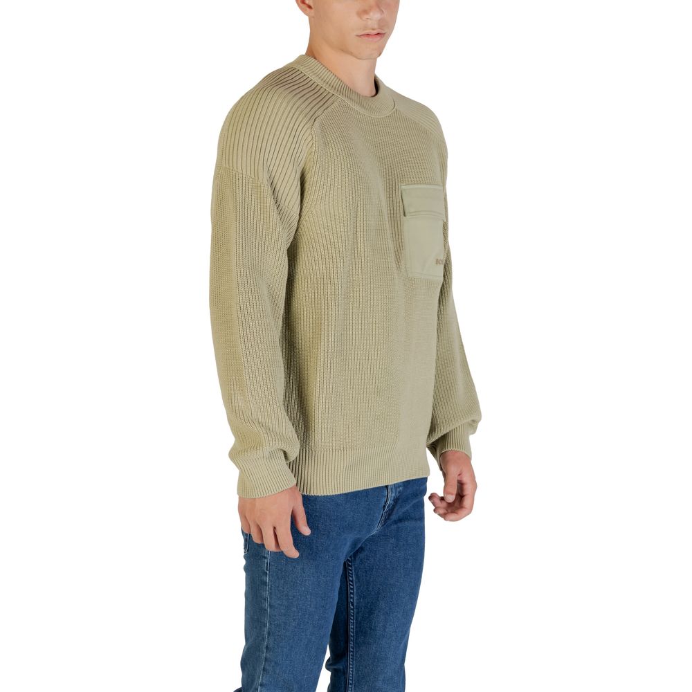 Sweat-shirt vert en coton de la marque Hugo Boss, coupe décontractée et logo discret sur la poitrine.