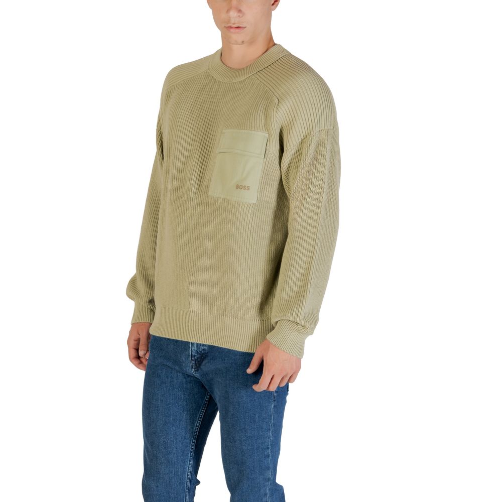 Sweatshirt en coton vert de la marque Hugo Boss, coupe classique et logo discret sur la poitrine, vue de face.