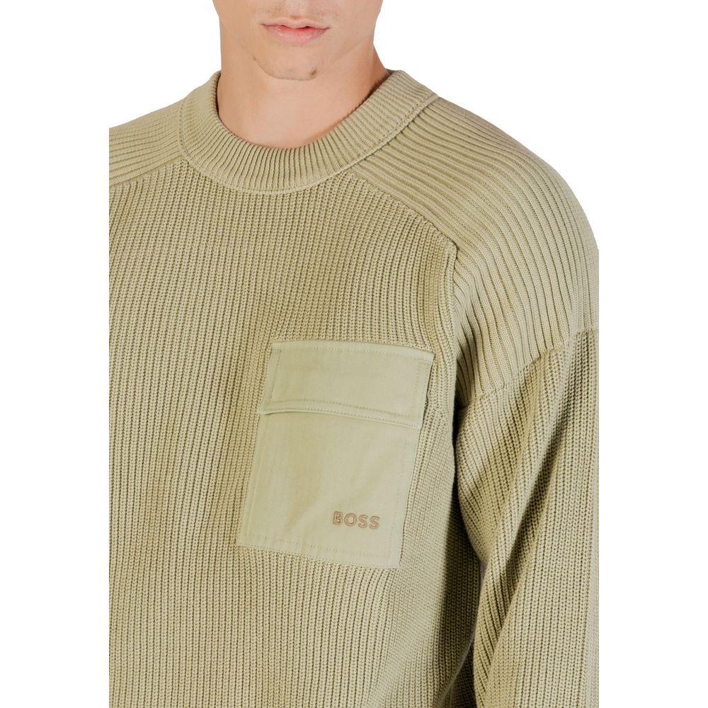Sweatshirt en coton vert de la marque Hugo Boss, coupe décontractée et design épuré, portée sur un mannequin.