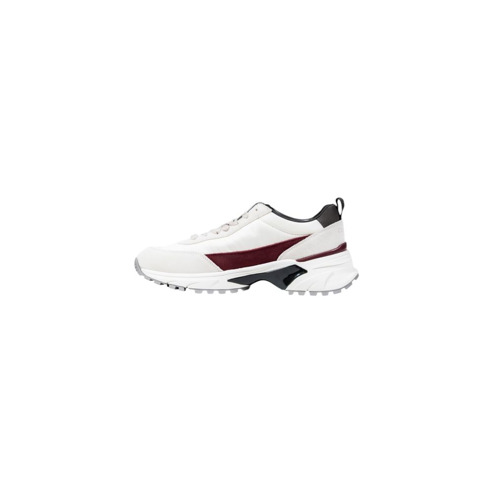 Chaussures sneakers chunky en cuir suédé beige de Calvin Klein, style moderne et confortable.