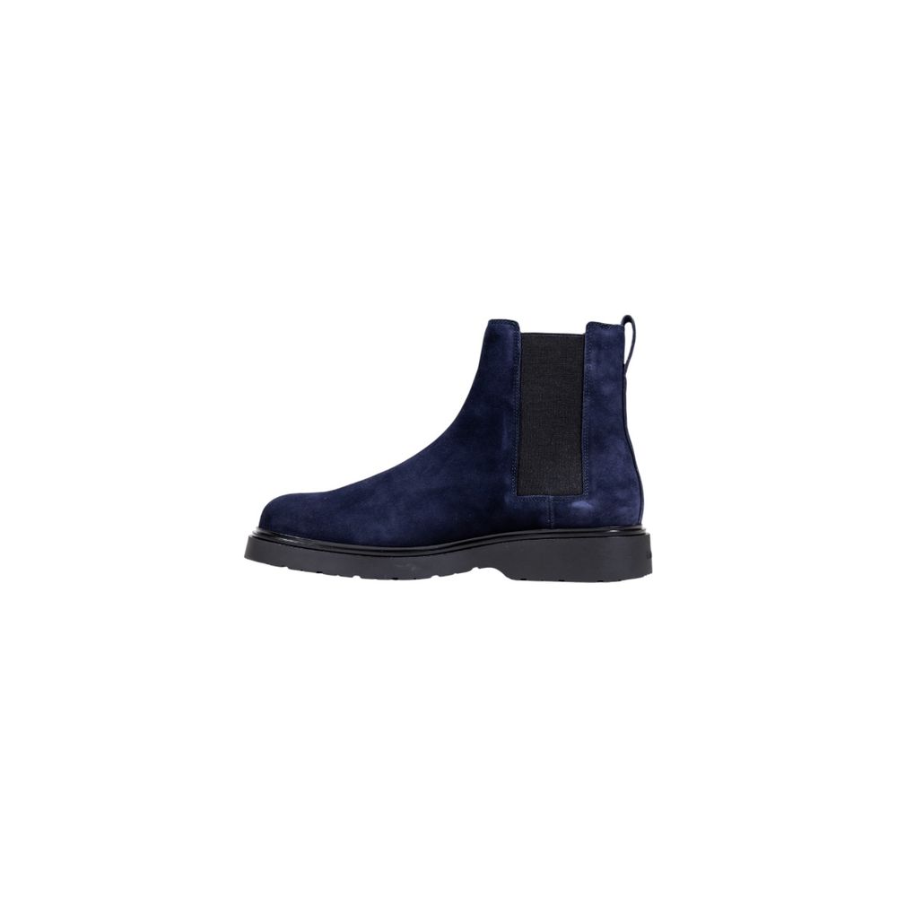 Bottes Chelsea en daim bleu de Calvin Klein Jeans avec talon et semelle en cuir, élégantes et modernes.