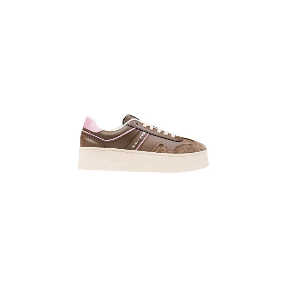 Sneakers en cuir synthétique marron Tommy Hilfiger Jeans, modernes, avec semelle blanche et design décontracté.