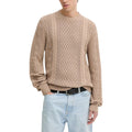 Jeans beige Tommy Hilfiger avec coton recyclé, style décontracté, visible sur le modèle.