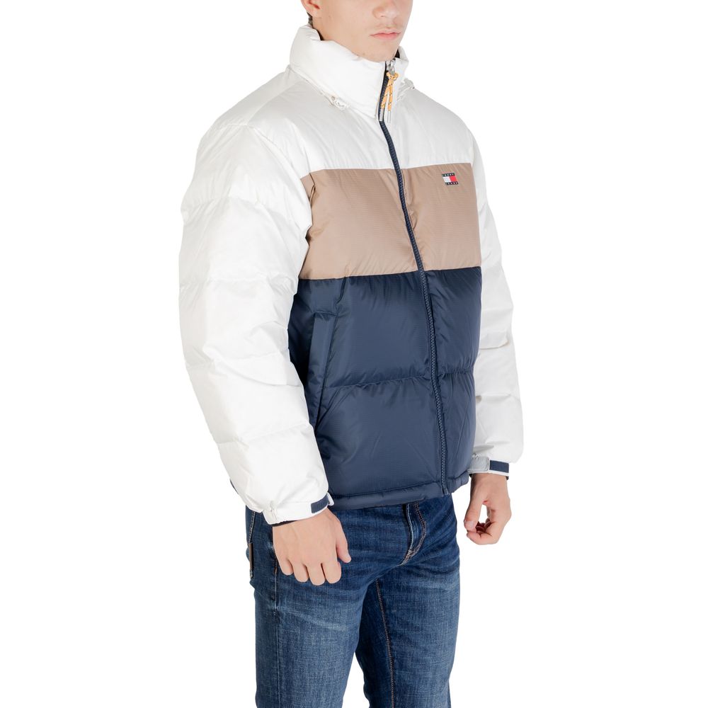 Jeans Tommy Hilfiger en polyester recyclé couleur crème avec coupe bomber, visible avec détails de couture et fermeture éclair.