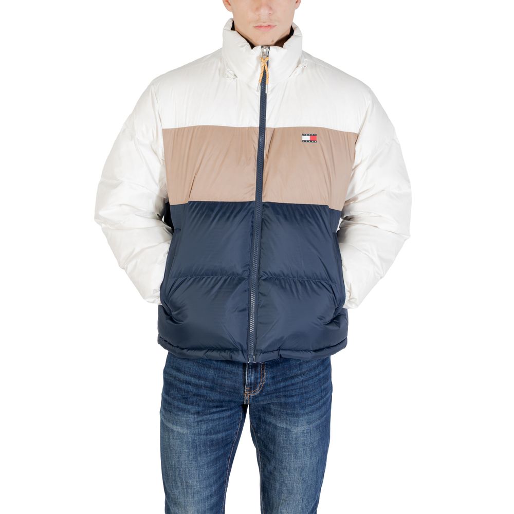 Jeans Tommy Hilfiger en polyester recyclé de couleur crème avec coupe bomber, détails visibles sur le vêtement.