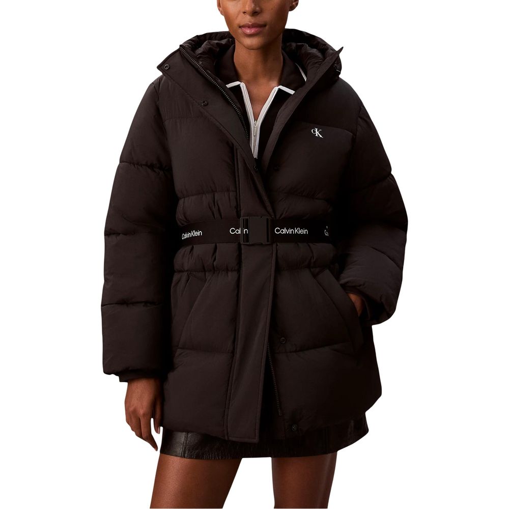 Manteau noir en polyamide de la marque Calvin Klein Jeans, avec coupe élégante et détails modernes.