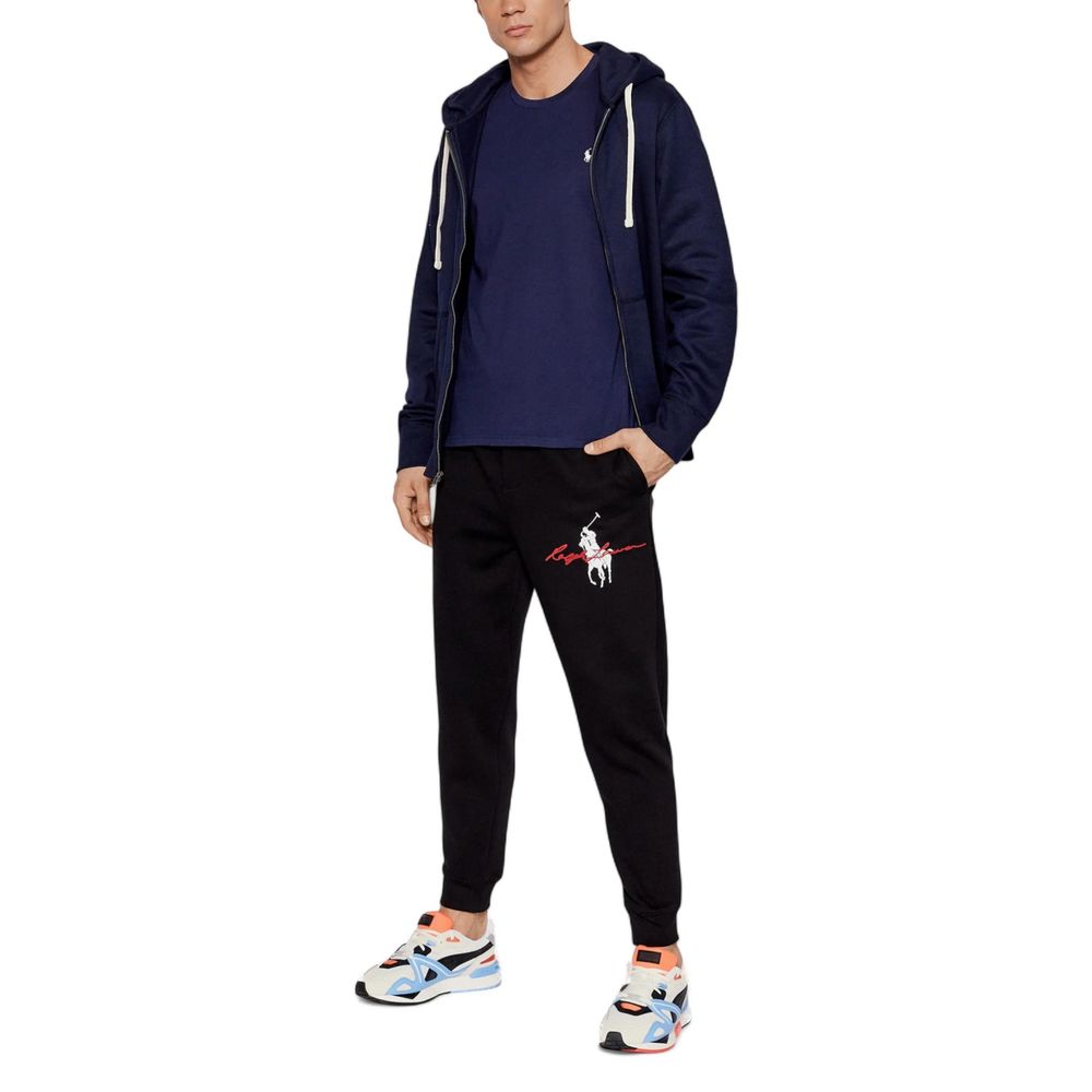 T-shirt en coton bleu de la marque Ralph Lauren, coupe classique, visible avec col rond et logo discret sur la poitrine.
