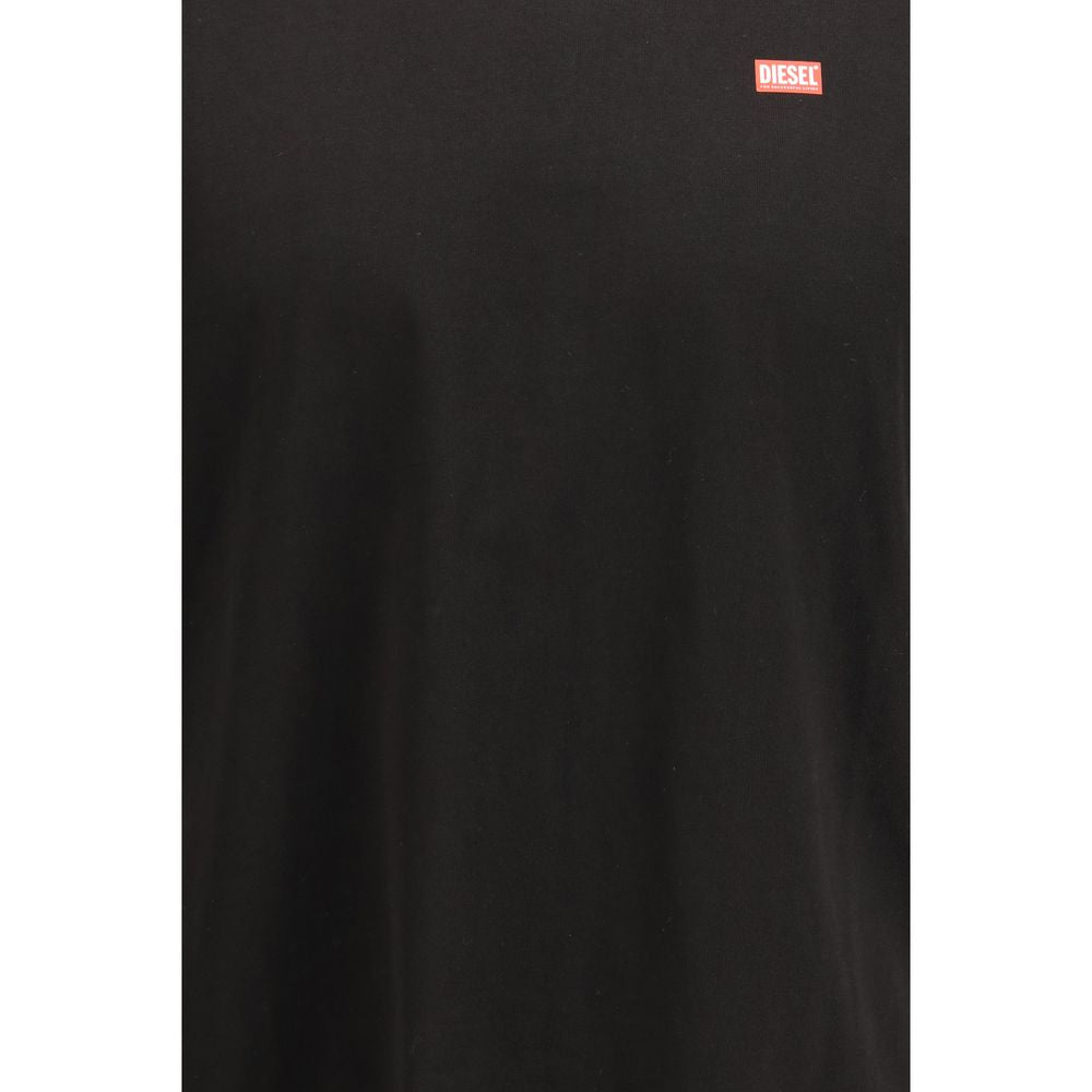 T-shirt en coton noir Diesel, coupe classique, avec logo Diesel sur la poitrine, porté sur un mannequin.