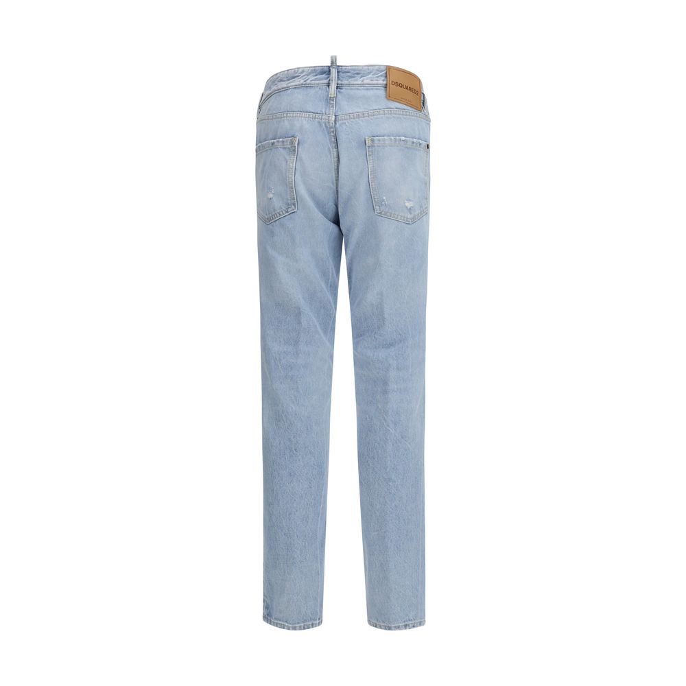 Jeans droits en coton bleu Dsquared², vue de face, détails de la coupe droite et du tissu en denim.