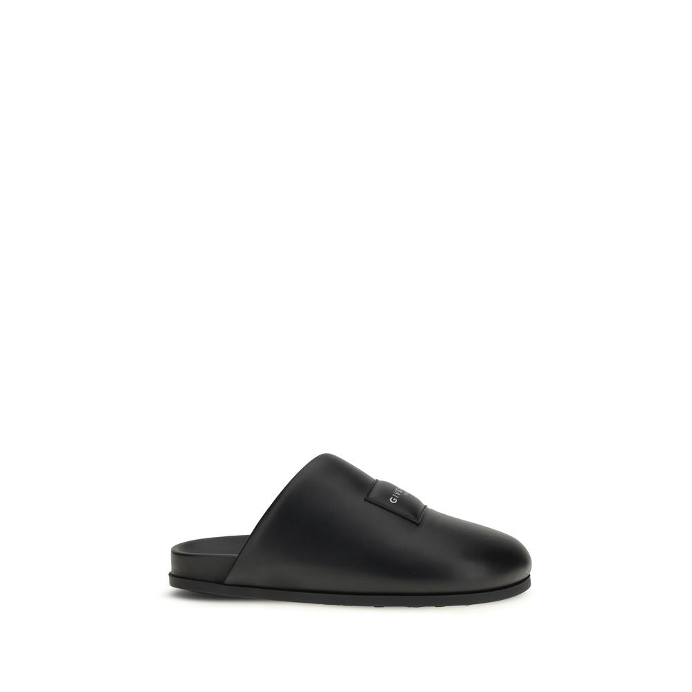 Mules Givenchy Bos Taurus en cuir de veau noir, élégantes et raffinées, vues de côté avec détails du design.