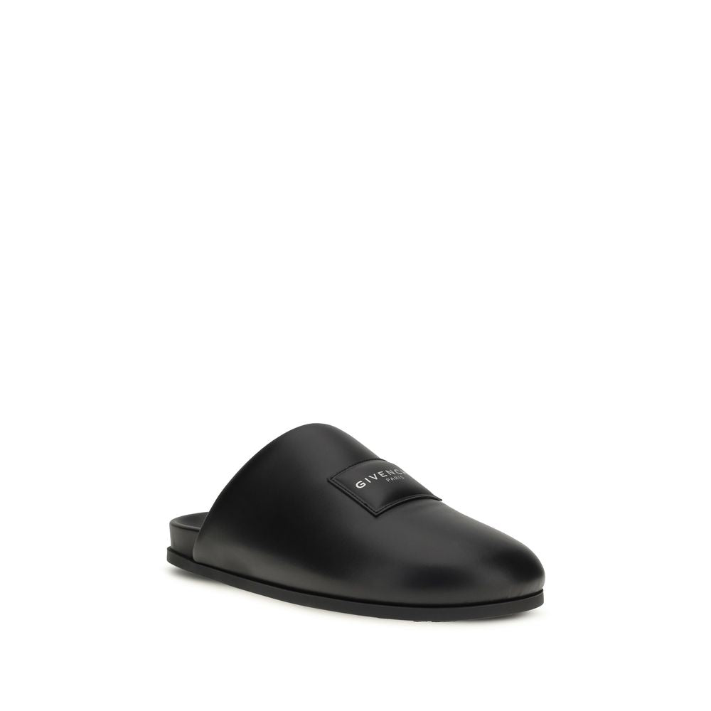 Mules en cuir de veau noir Givenchy Bos Taurus, élégantes et classiques, vues de côté.