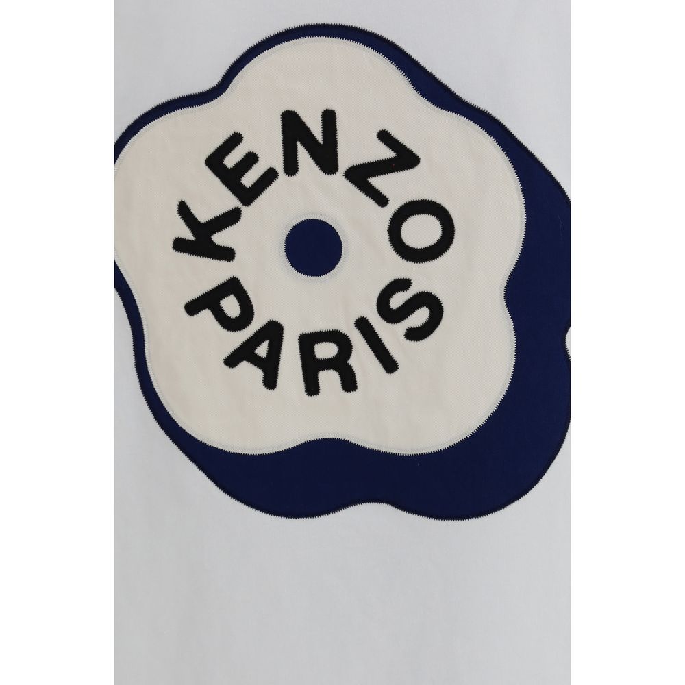 T-shirt blanc en coton de la marque Kenzo, coupe classique avec logo discret sur la poitrine, porté sur un mannequin.